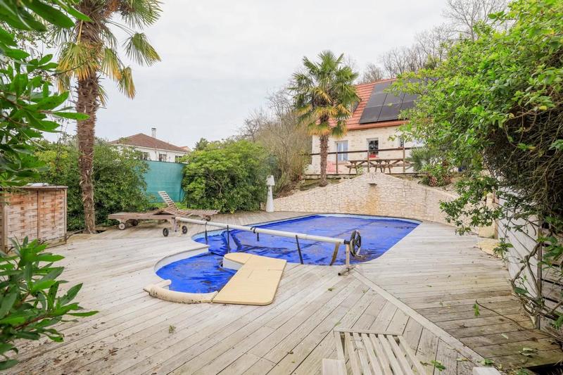 Pavillon - 180 m² - 6 pièces