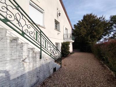 Maison - 260 m² - 10 pièces