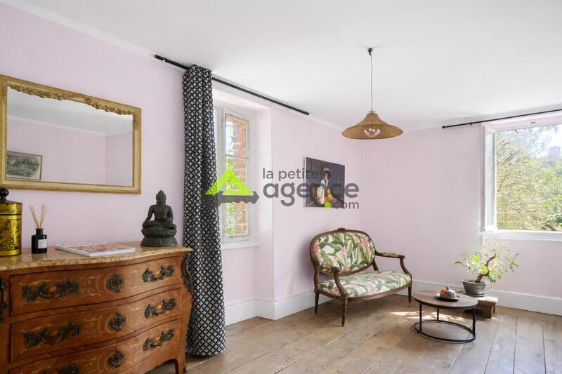 Maison - 330 m² - 13 pièces