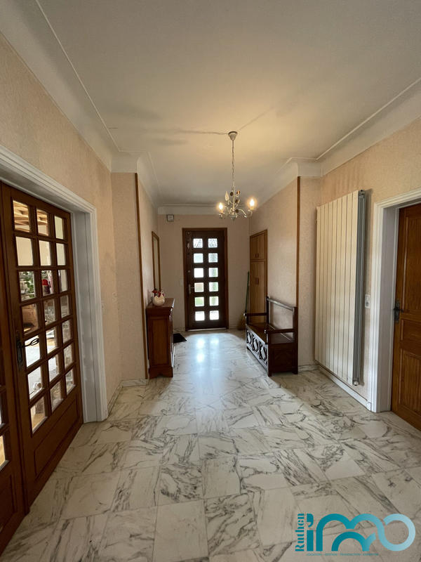 Maison traditionnelle - 185 m² - 8 pièces