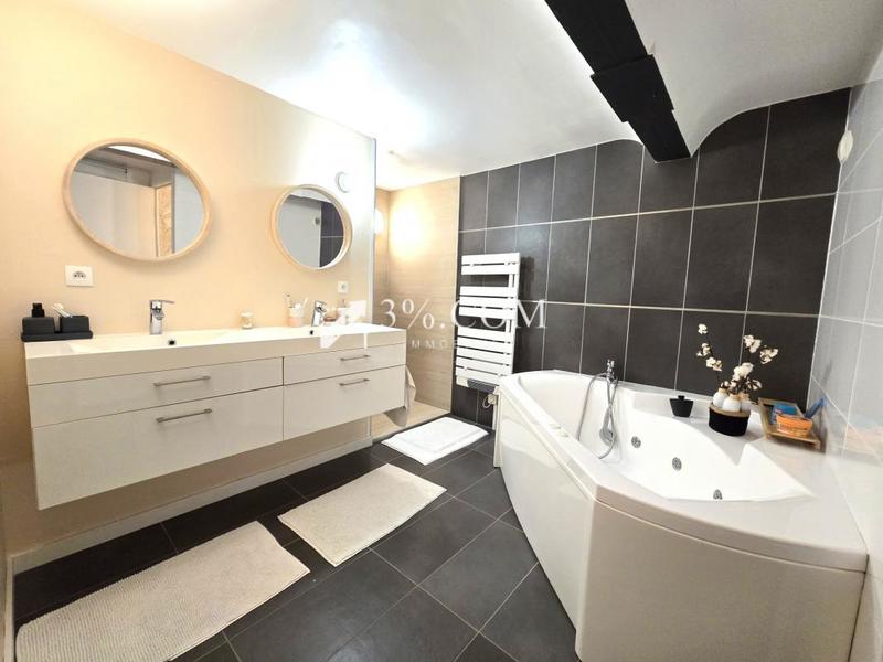 Loft - 144 m² - 5 pièces