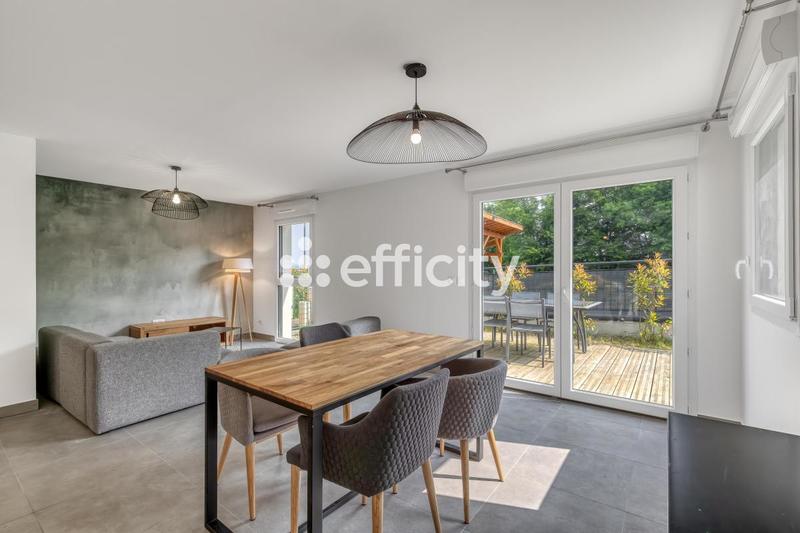 Appartement - 90 m² - 5 pièces