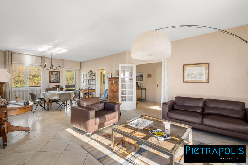 Maison - 220 m² - 5 pièces