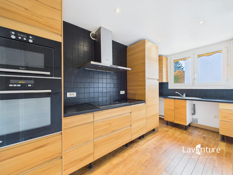 Appartement - 99 m² - 4 pièces