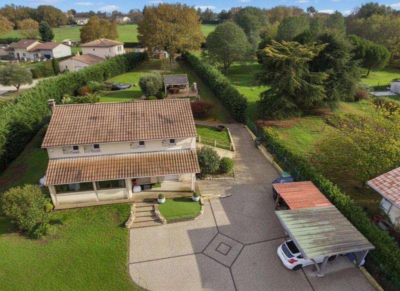 Maison - 240 m² - 7 pièces