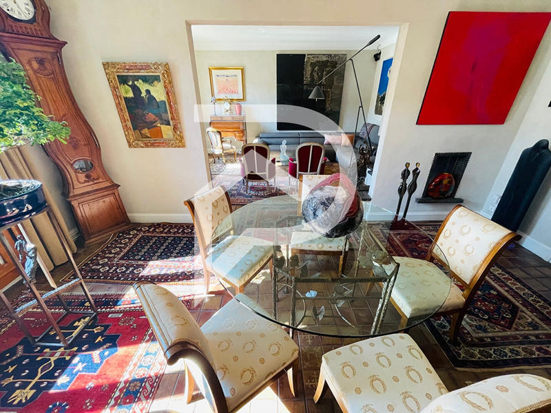 Maison - 294 m² - 11 pièces