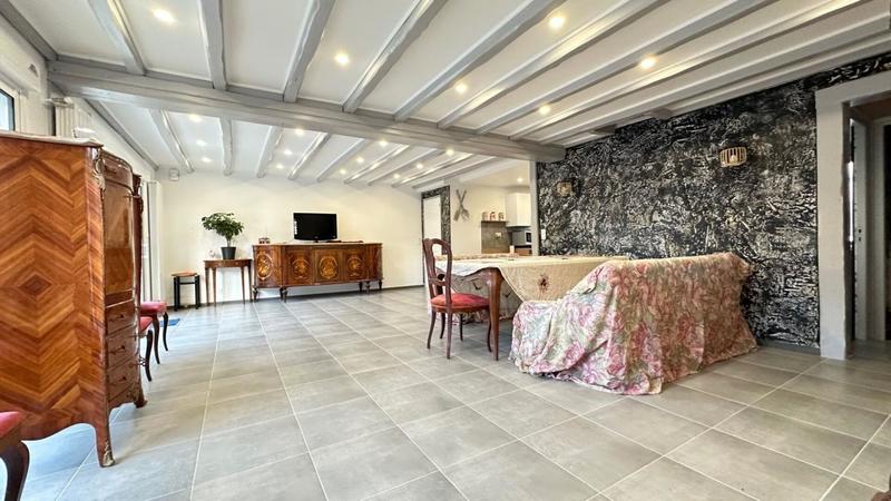 Maison - 230 m² - 9 pièces