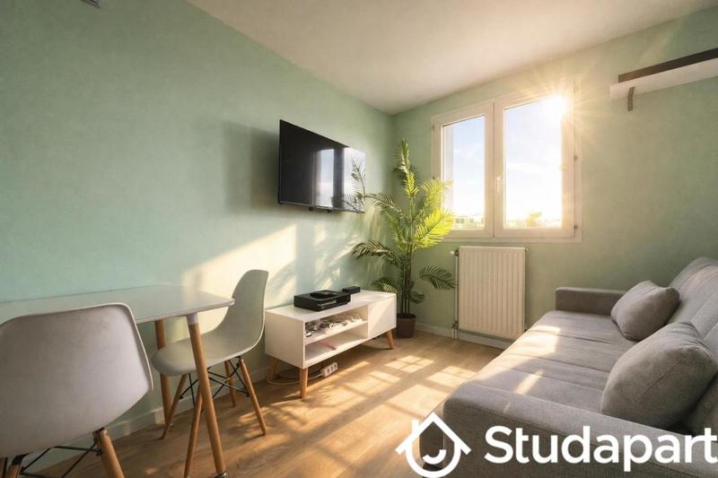 Chambre - 9 m² - 1 pièce