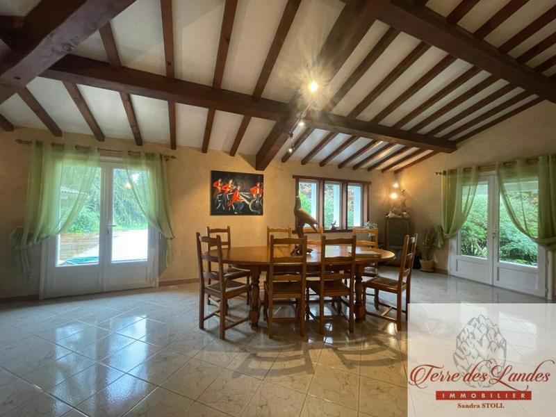 Maison - 180 m² - 8 pièces