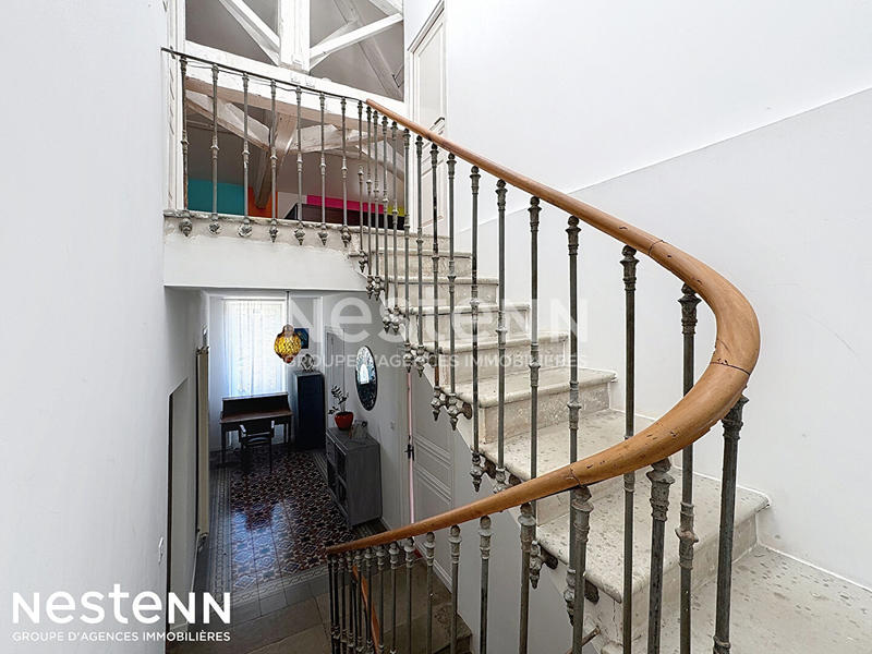 Maison - 242 m² - 8 pièces