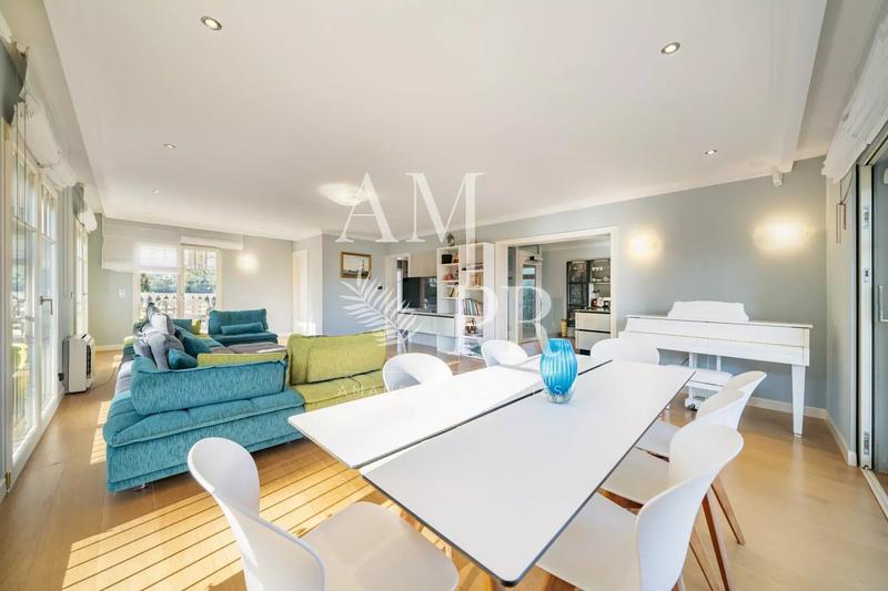 Villa - 257 m² - 4 pièces