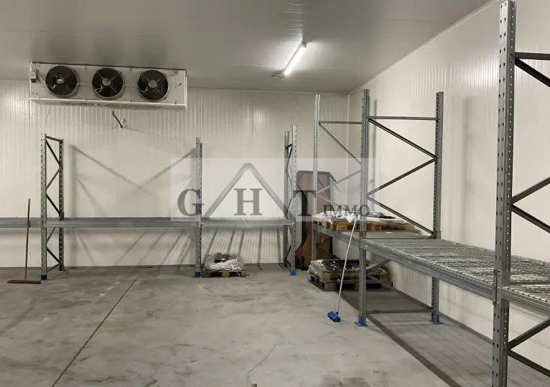 Entrepôt - 750 m²