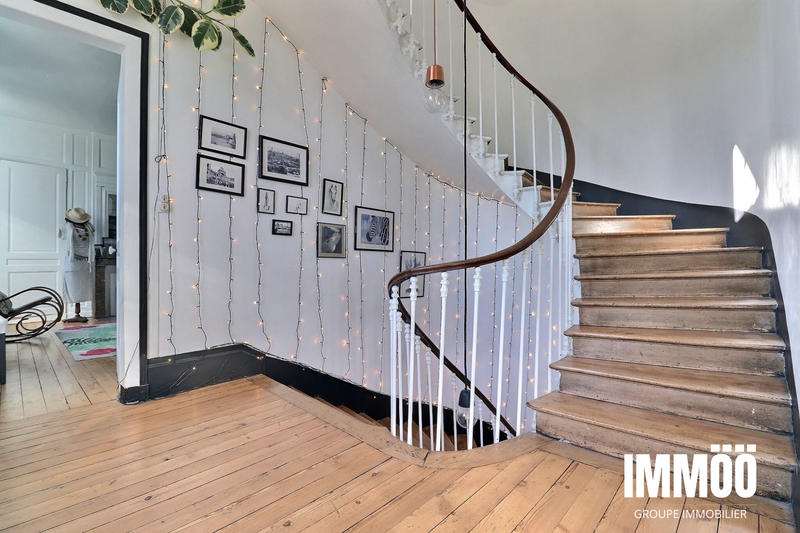 Maison - 352 m² - 8 pièces