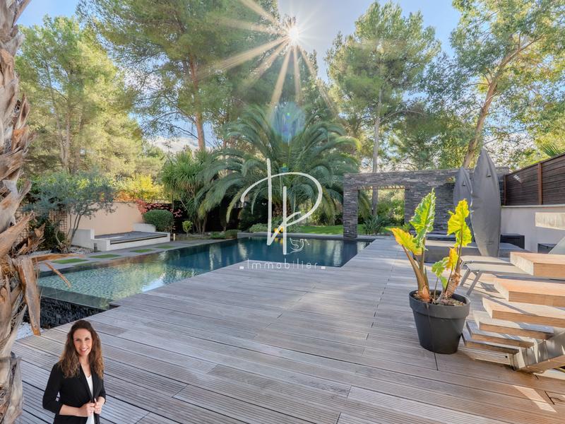 Villa - 291 m² - 8 pièces