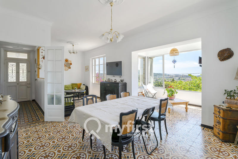 Maison - 207 m² - 6 pièces