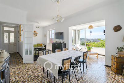 Maison - 207 m² - 6 pièces