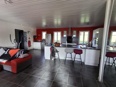 Maison - 90 m² - 4 pièces