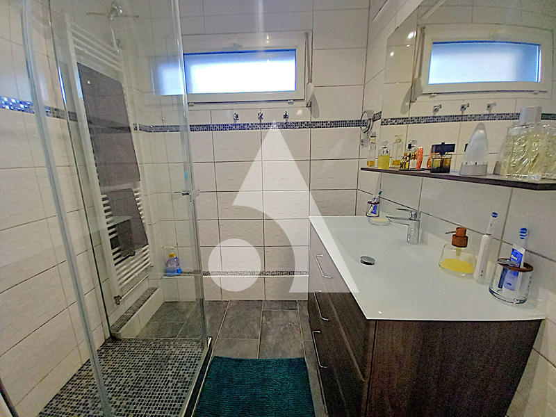 Maison - 94 m² - 6 pièces