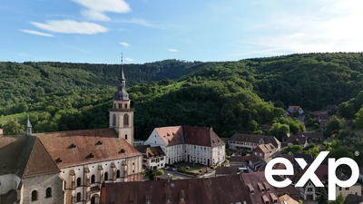 Maison traditionnelle - 258 m² - 7 pièces