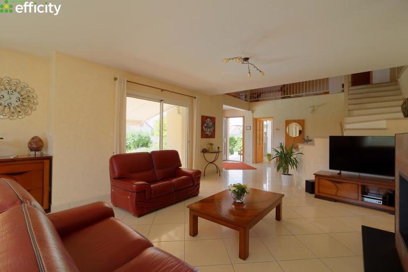 Maison - 215 m² - 7 pièces