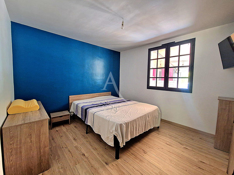 Maison - 258 m² - 9 pièces