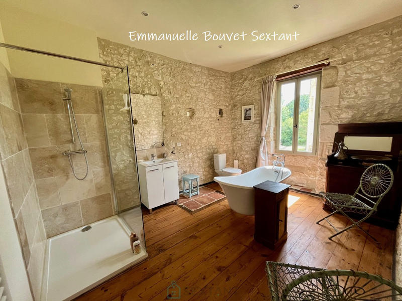 Maison - 234 m² - 8 pièces