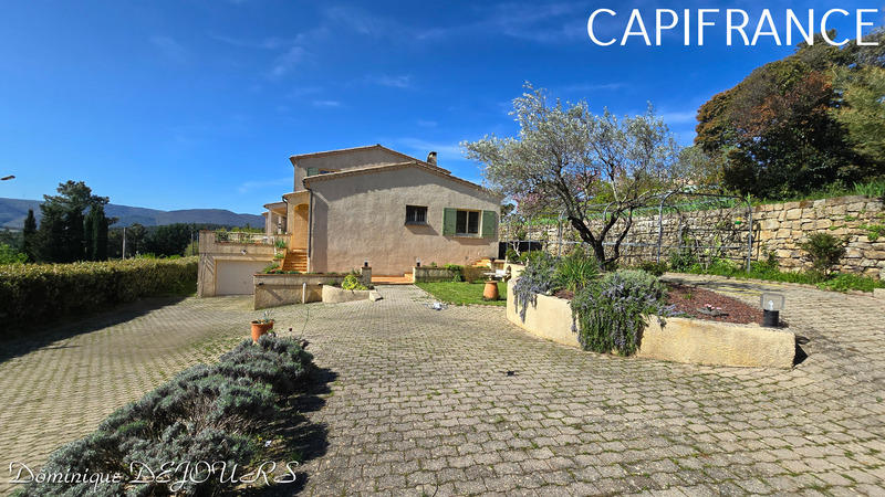 Maison - 250 m² - 8 pièces