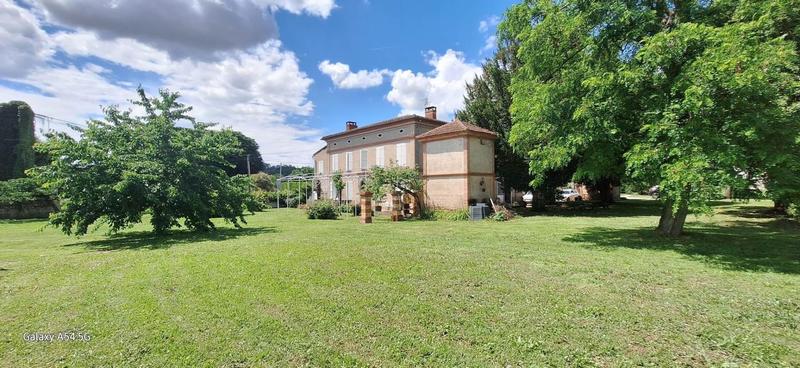 Maison de maîtres - 310 m² - 12 pièces