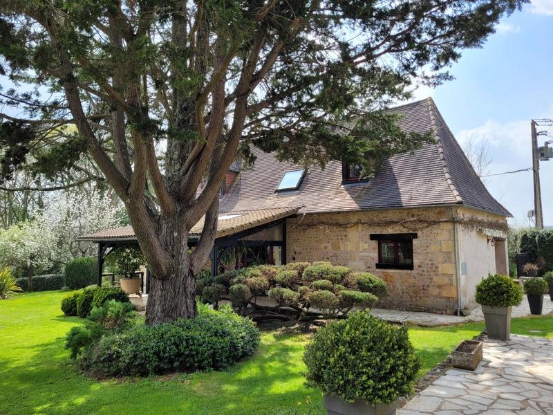 Propriété - 470 m² - 15 pièces