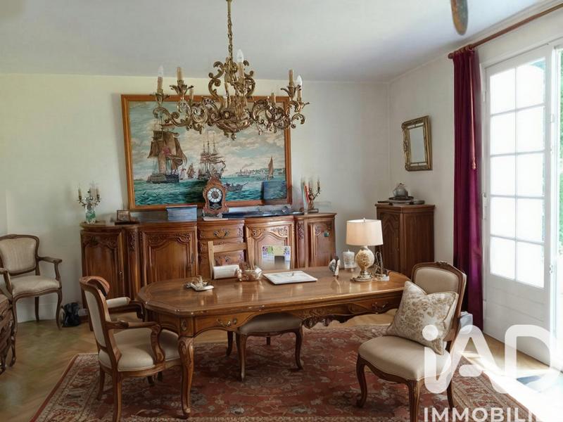 Maison - 232 m² - 10 pièces