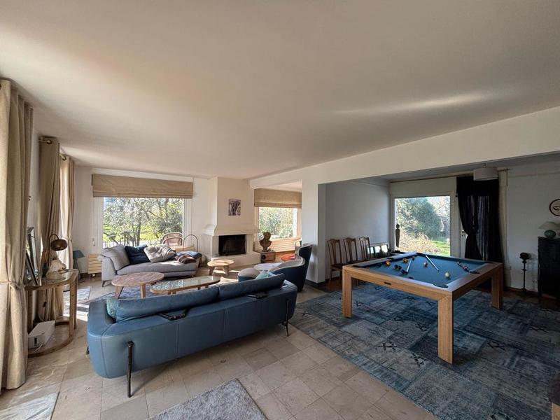 Maison - 241 m² - 6 pièces