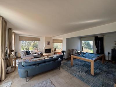 Maison - 241 m² - 6 pièces