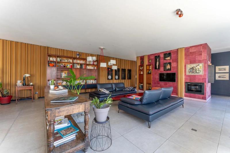 Maison - 230 m² - 8 pièces