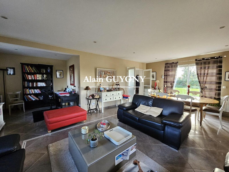 Maison traditionnelle - 166 m² - 6 pièces