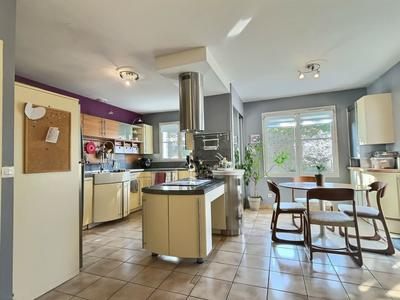 Maison - 165 m² - 8 pièces