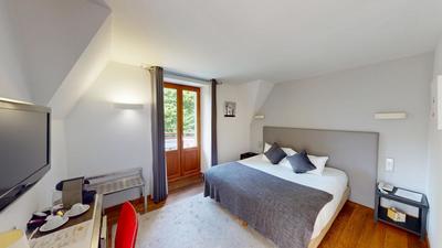 Maison - 1 000 m² - 16 pièces