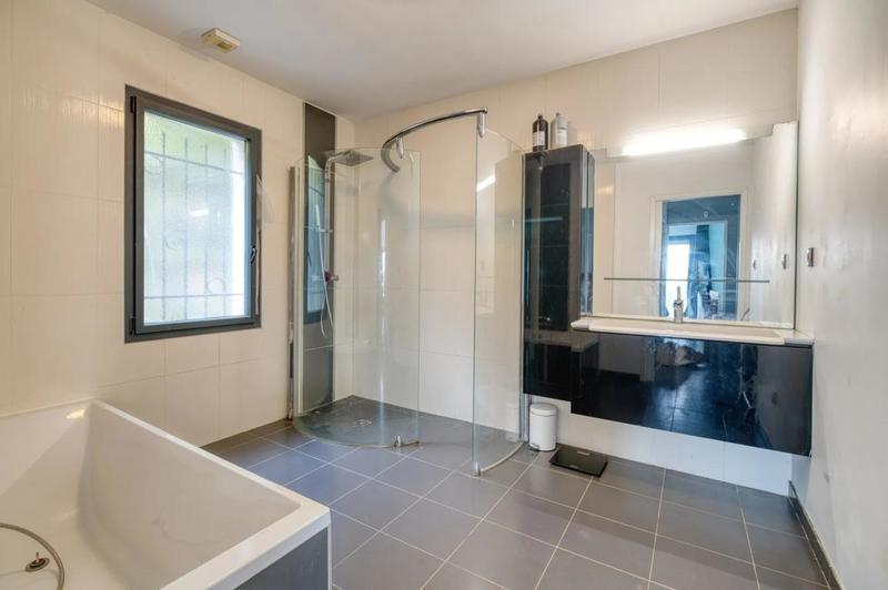 Villa - 245 m² - 9 pièces