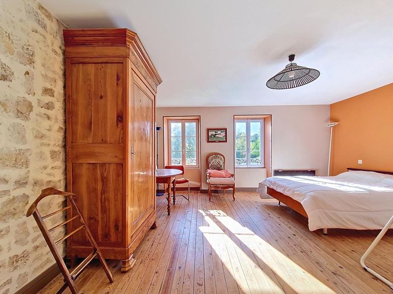 Maison - 262 m² - 7 pièces