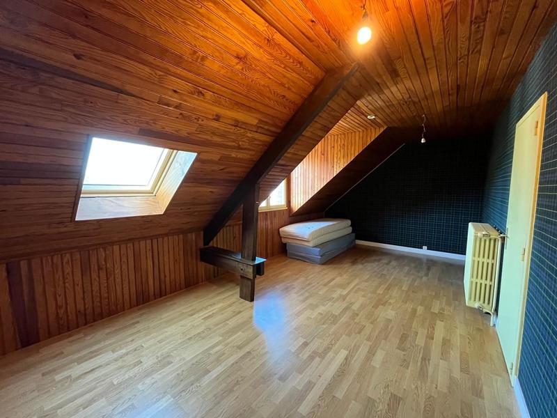 Maison - 230 m² - 10 pièces