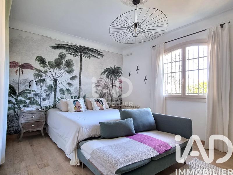 Maison - 230 m² - 8 pièces