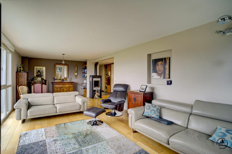 Maison - 230 m² - 8 pièces