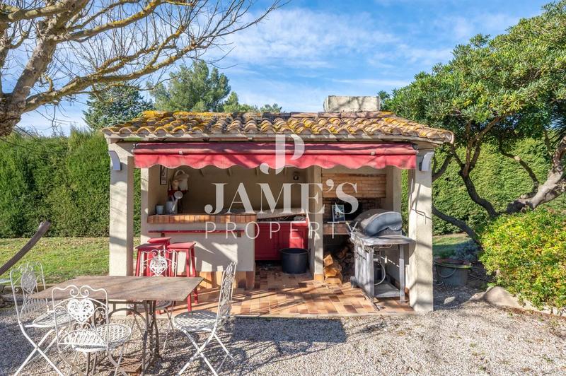 Maison - 210 m² - 8 pièces