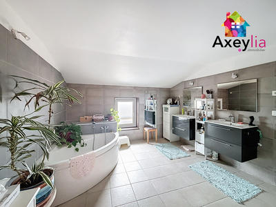 Maison - 208 m² - 6 pièces