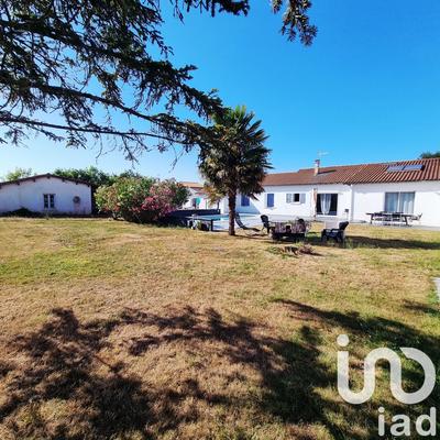 Maison - 218 m² - 9 pièces