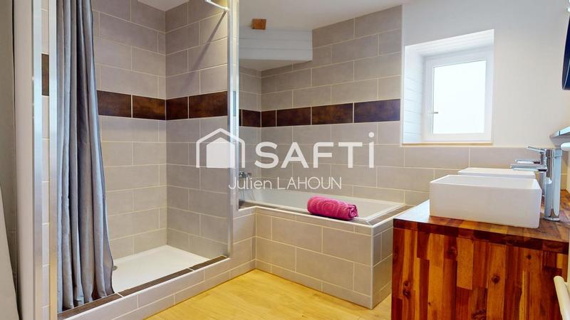 Maison - 230 m² - 8 pièces