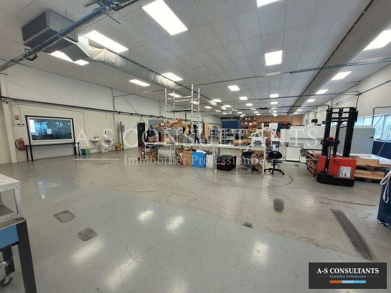 Local d'activité / Entrepôt - 780 m²
