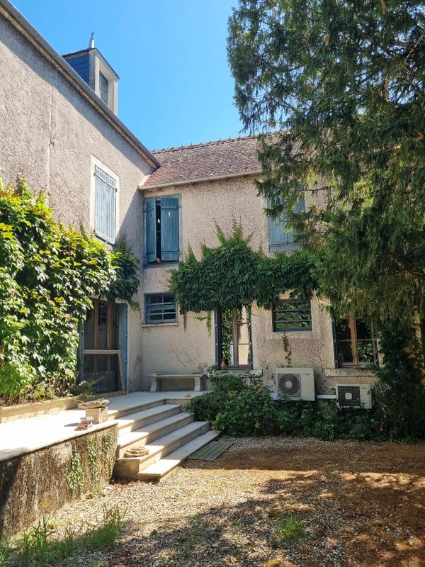 Propriété - 316 m² - 9 pièces
