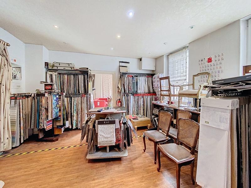 Local d'activités - 135 m² - 5 pièces