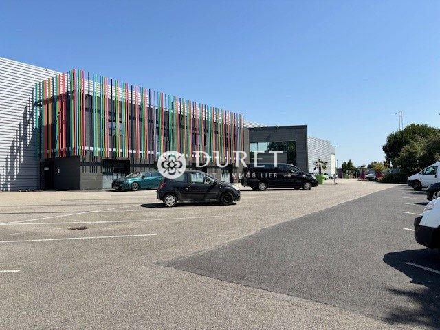 Local d'activités - 1 097 m²