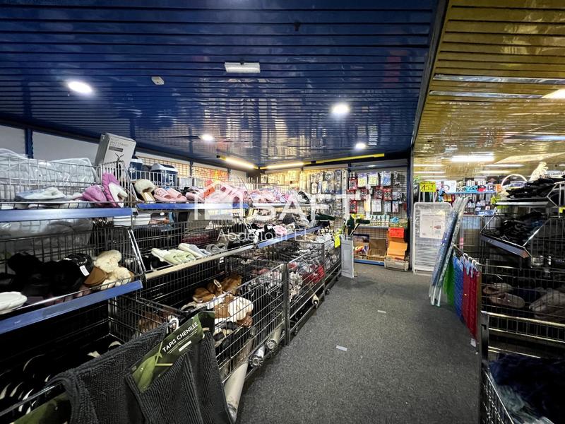 Local commercial - 400 m² - 1 pièce